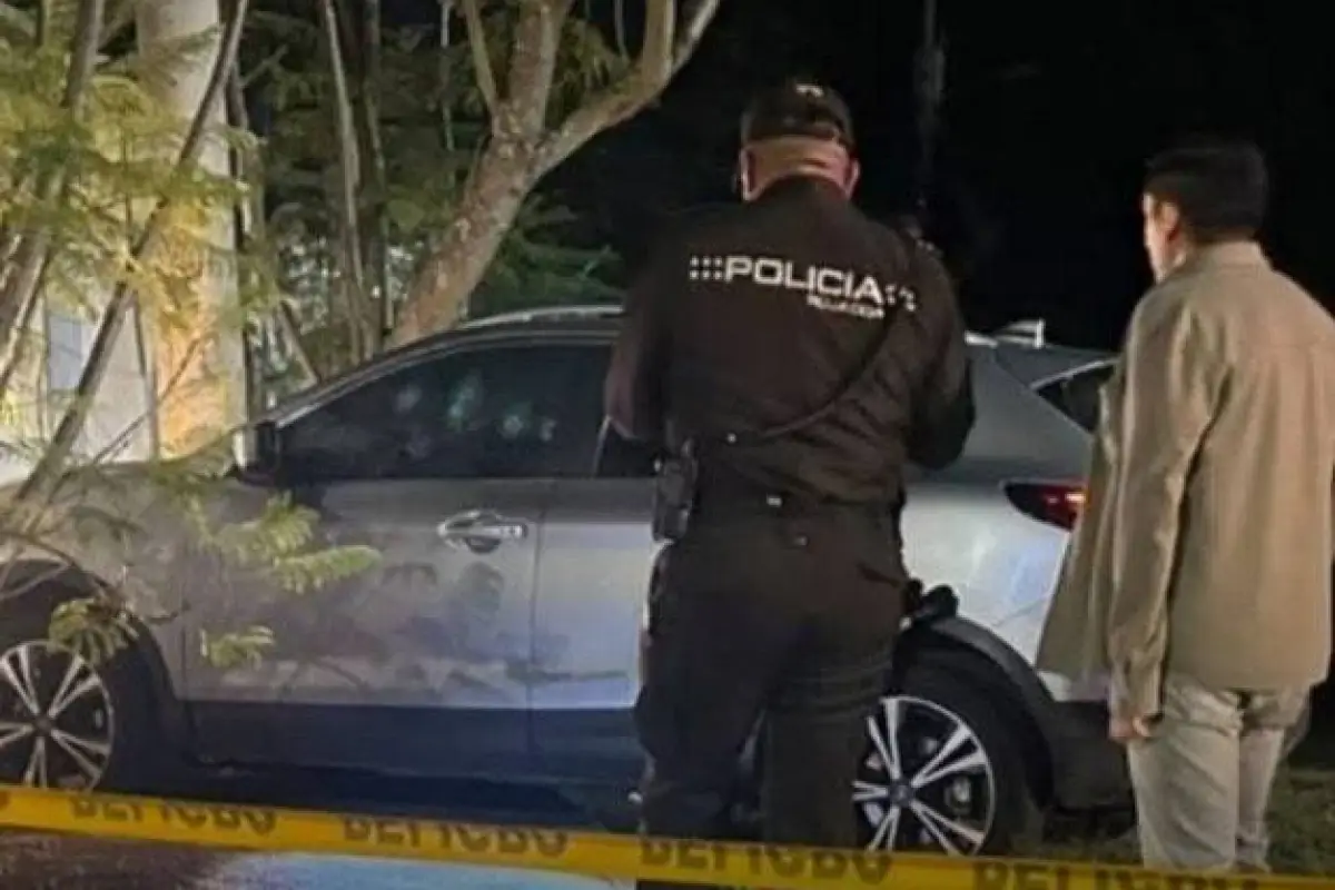 El carro en el que se movilizaba la víctima se estrelló contra una pared tras el ataque armado., Foto: Cortesía