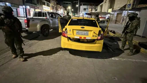 Capturan a tres individuos e incautan un arma de fuego en Chone