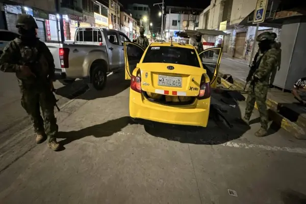 Capturan a tres individuos e incautan un arma de fuego en Chone