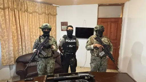 Capturan a cuatro hombres armados en operativo en cantón Sucre