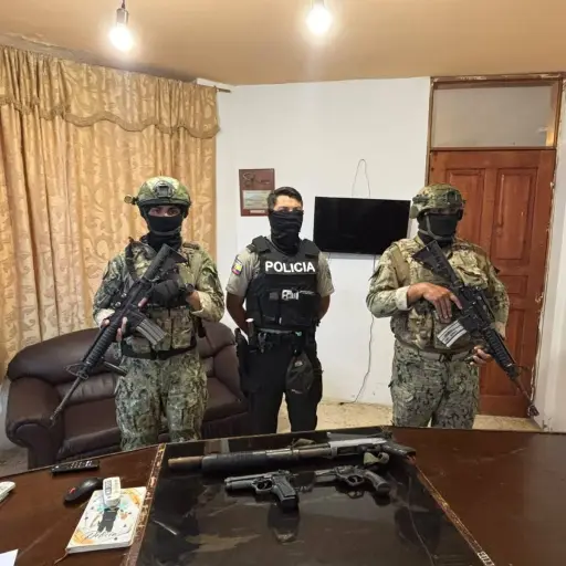 Capturan a cuatro hombres armados en operativo en cantón Sucre