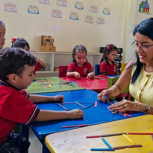 Vacantes en el Ministerio de Educación de Ecuador: convocatoria para docentes, sueldo USD 817
