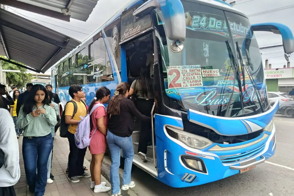 Concejo de Manta aprueba aumento del pasaje urbano de ,40 a ,50: medida temporal para salvar rutas., El Diario
