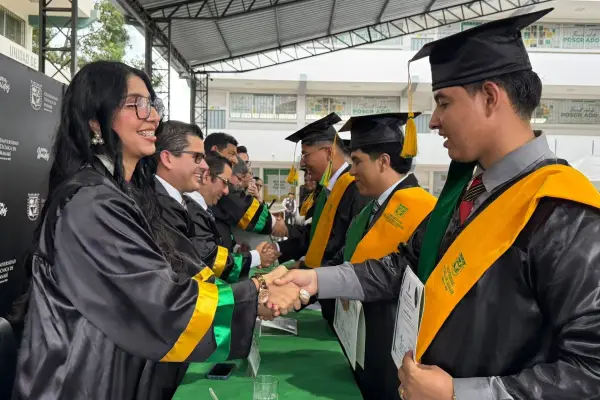 En las universidades de Manabí se gradúan hasta más de 15 mil profesionales al año. ,Redes sociales de la UTM