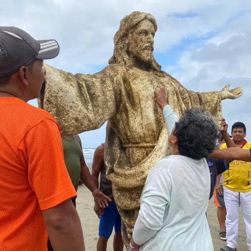 Escultura de Cristo hallada en la playa de Palmar permanecerá en Santa Rita mientras se define su destino final