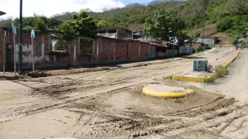 “Cada vez más están invadiendo y talando árboles”: El Florón pide obras y controles ante la llegada de El Niño