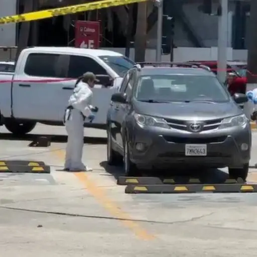 Hallan un cadáver dentro de un vehículo frente al estadio donde entrena la selección de Irán en Tijuana