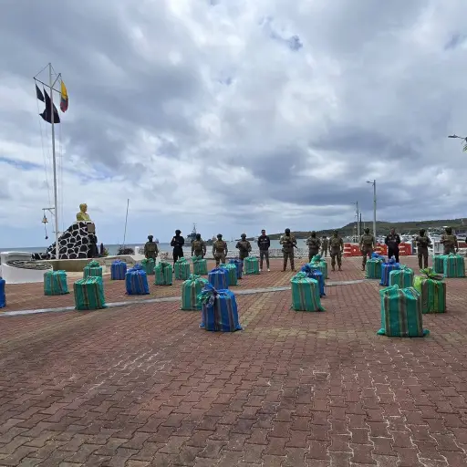 Más de 1,4 toneladas de cocaína decomisadas cerca de Galápagos llegan a Puerto Baquerizo Moreno