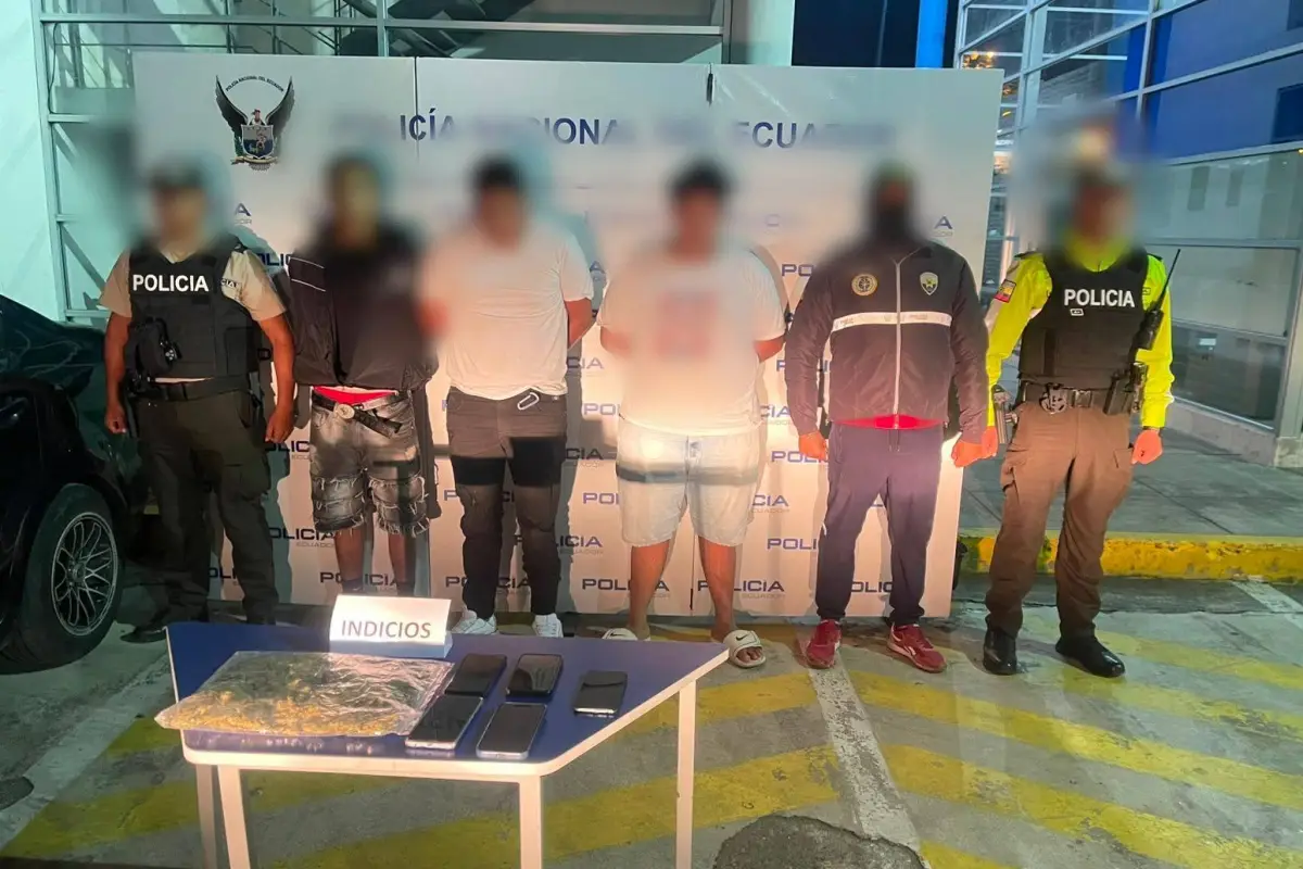 Los tres sospechosos fueron capturados durante un operativo policial ejecutado en Quito., Portal web: Policía Nacional