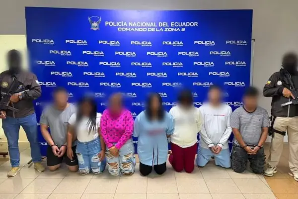 Entre los detenidos por la Policía Nacional figuran al menos cuatro mujeres. ,Foto: X Policía Nacional