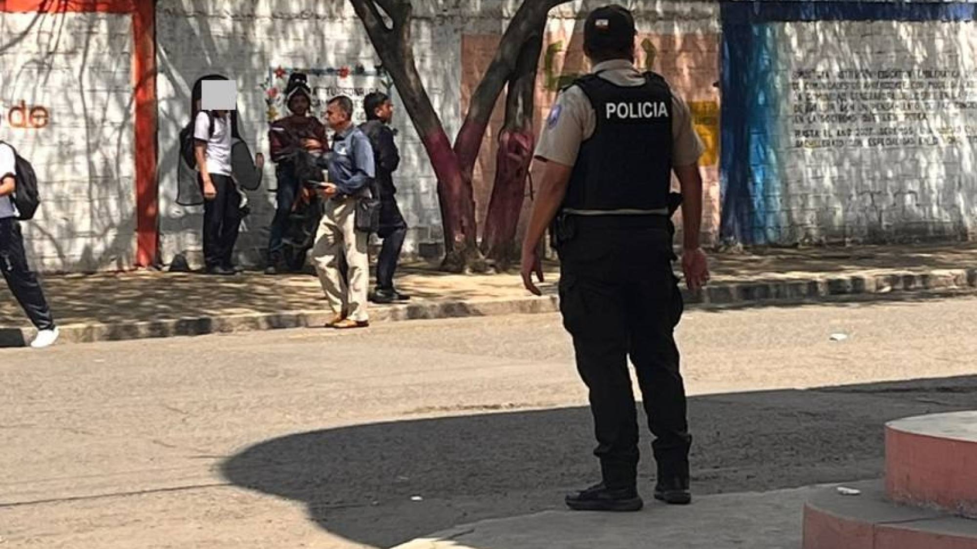 Nuevo ataque armado en exteriores del Colegio Manta dejó un 