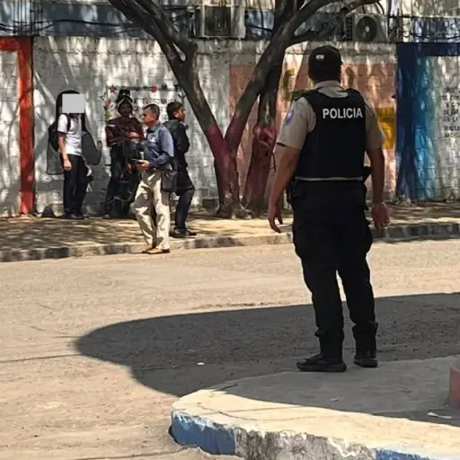Nuevo ataque armado en exteriores del Colegio Manta dejó un adolescente herido 