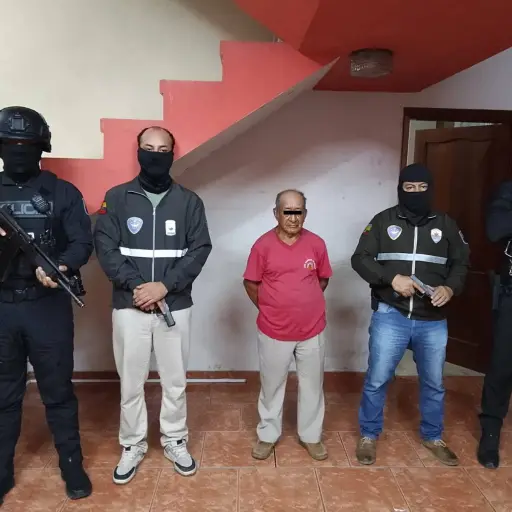 Santo Domingo: Tres personas fueron detenidas por presunto microtráfico en la cooperativa Santa Martha