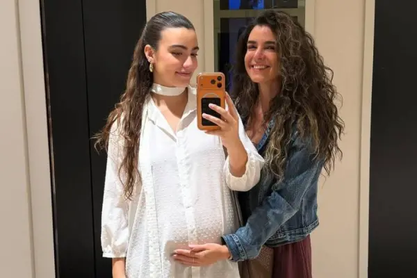 Giovanna Andrade y su hija, Rosa Azanza. 