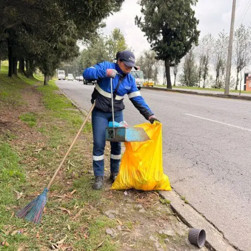 Quito refuerza operativos de limpieza para prevenir incendios e inundaciones
