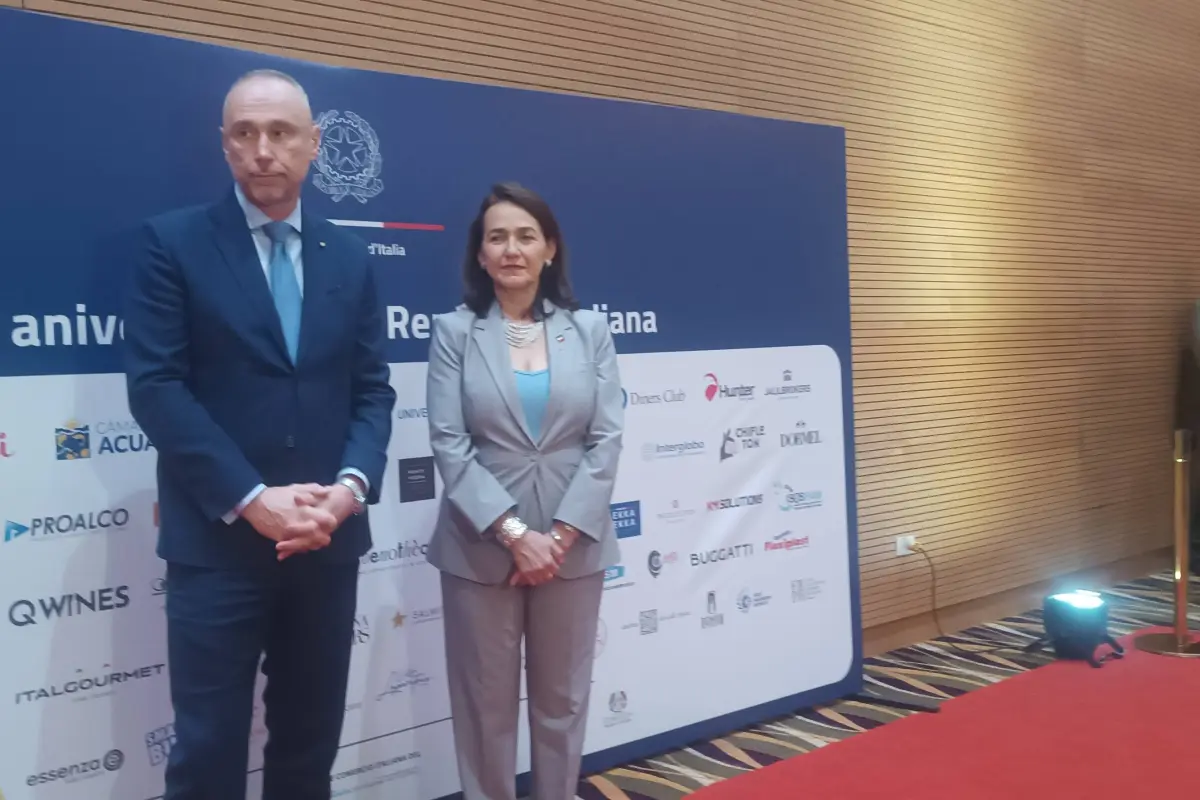 El embajador de Italia en Ecuador, Giovanni Davoli, en su visita a Manta