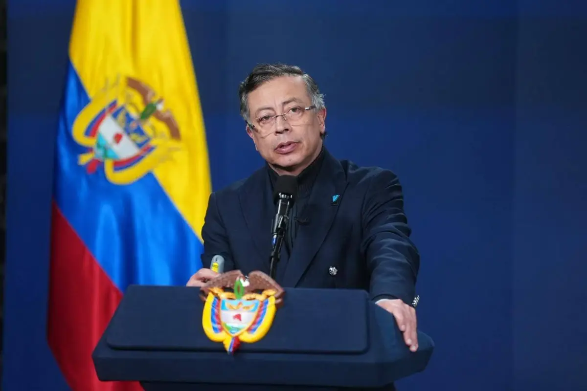 Gustavo Petro suspensión