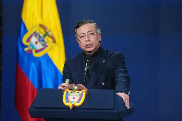 Gustavo Petro suspensión