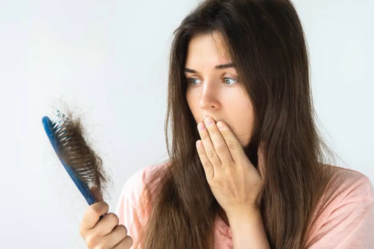 La caída excesiva del cabello puede generar preocupación.