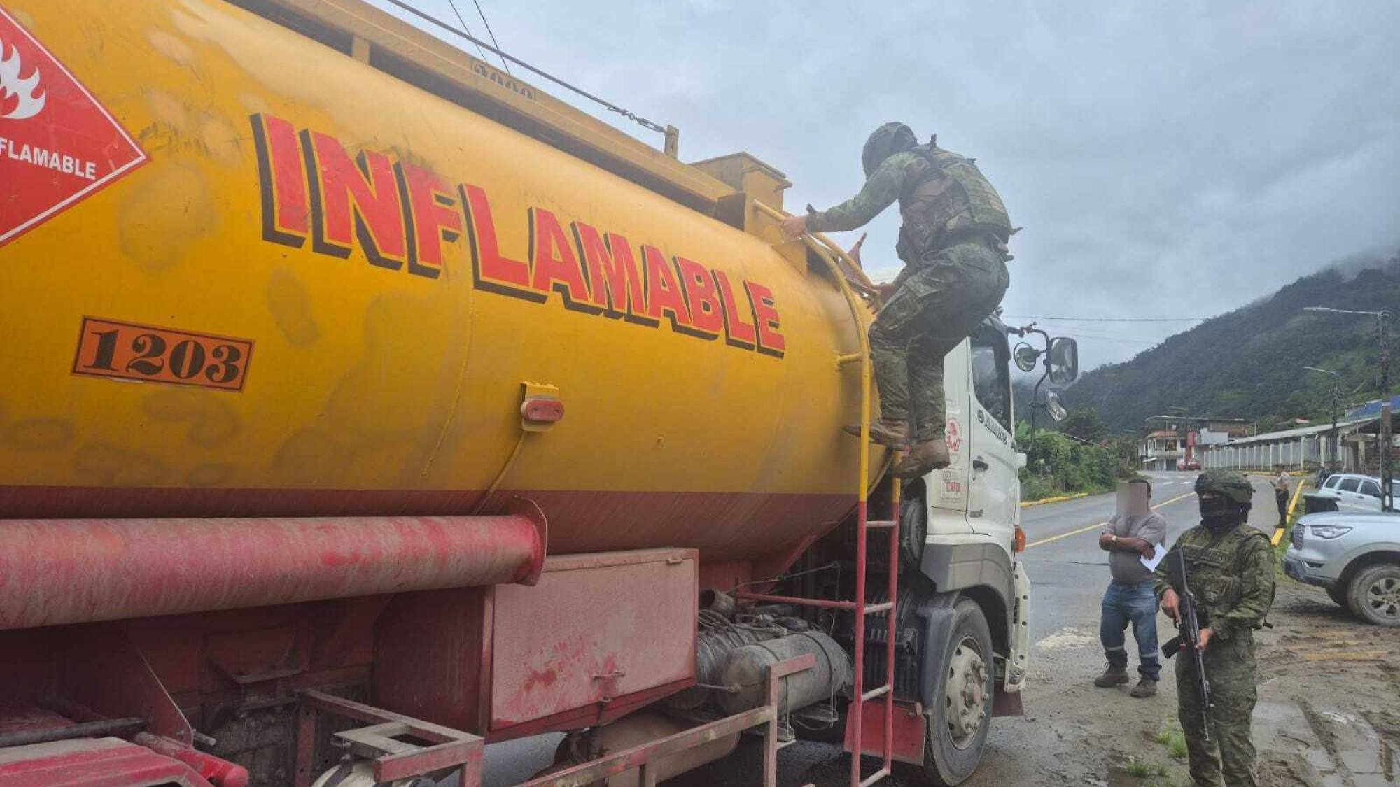 Retienen tanquero con 5.940 galones de diésel en operativo e