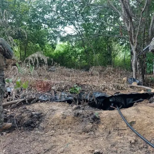 Hallan una piscina con 10.000 galones de combustible robado en Chongón, Guayaquil 