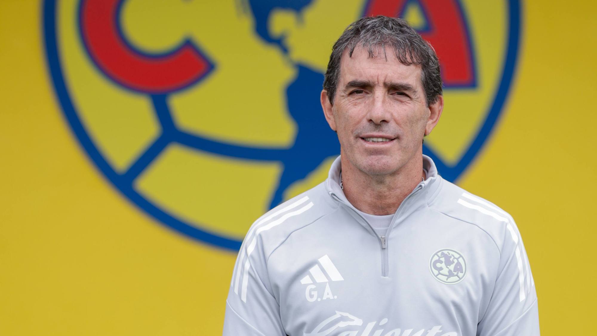 Club América de México oficializa a Guillermo Almada como nu