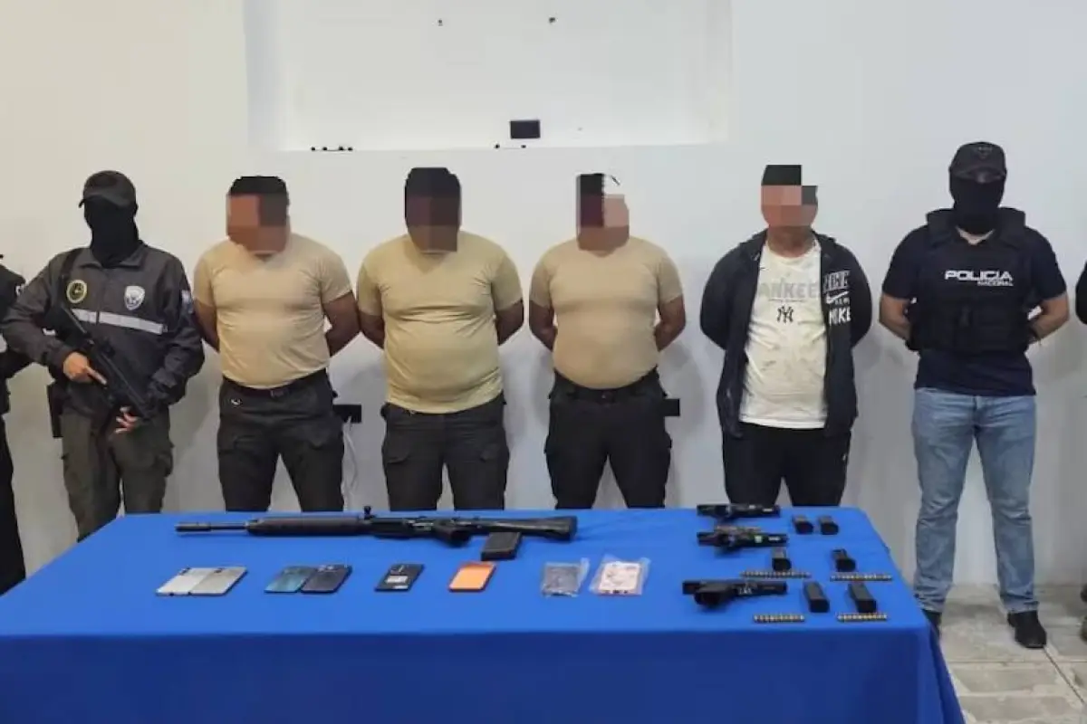 Los tres agentes de la Policía portaban los uniformes de la institución en el momento de la detención., Foto. Policía Nacional 