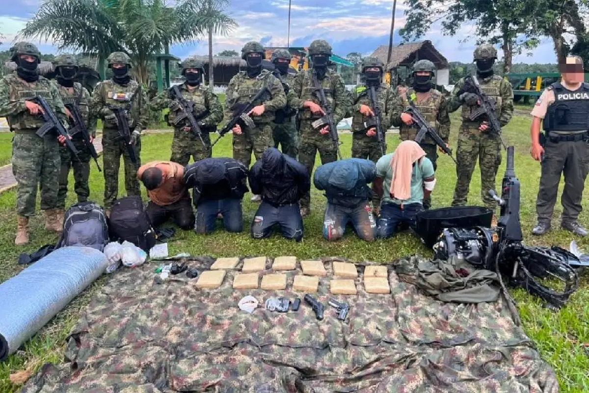 Las evidencias junto a cinco de los seis detenidos que dejó dicha intervención militar en la frontera norte., Foto: Fuerzas Armadas
