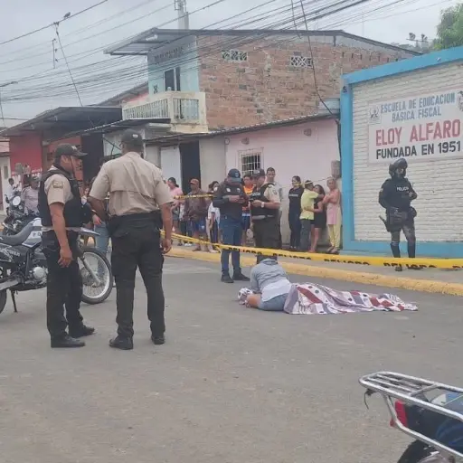 ¡Lo esperaban para matarlo! Ejecutado a sangre fría frente a la escuela de sus hijos en Portoviejo  
