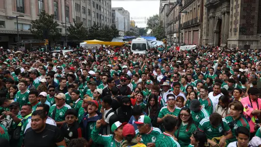 México inaugura su tercer Mundial con Sudáfrica, Shakira y megaprotestas