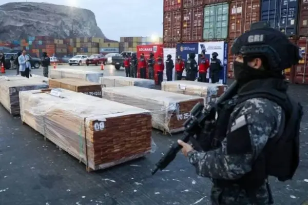Bolivia y Chile investigan decomiso récord de más de 100 toneladas de droga en contenedores de madera de exportación
