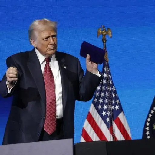 Trump cancela bombardeos contra Irán y menciona posible acuerdo con altas autoridades iraníes
