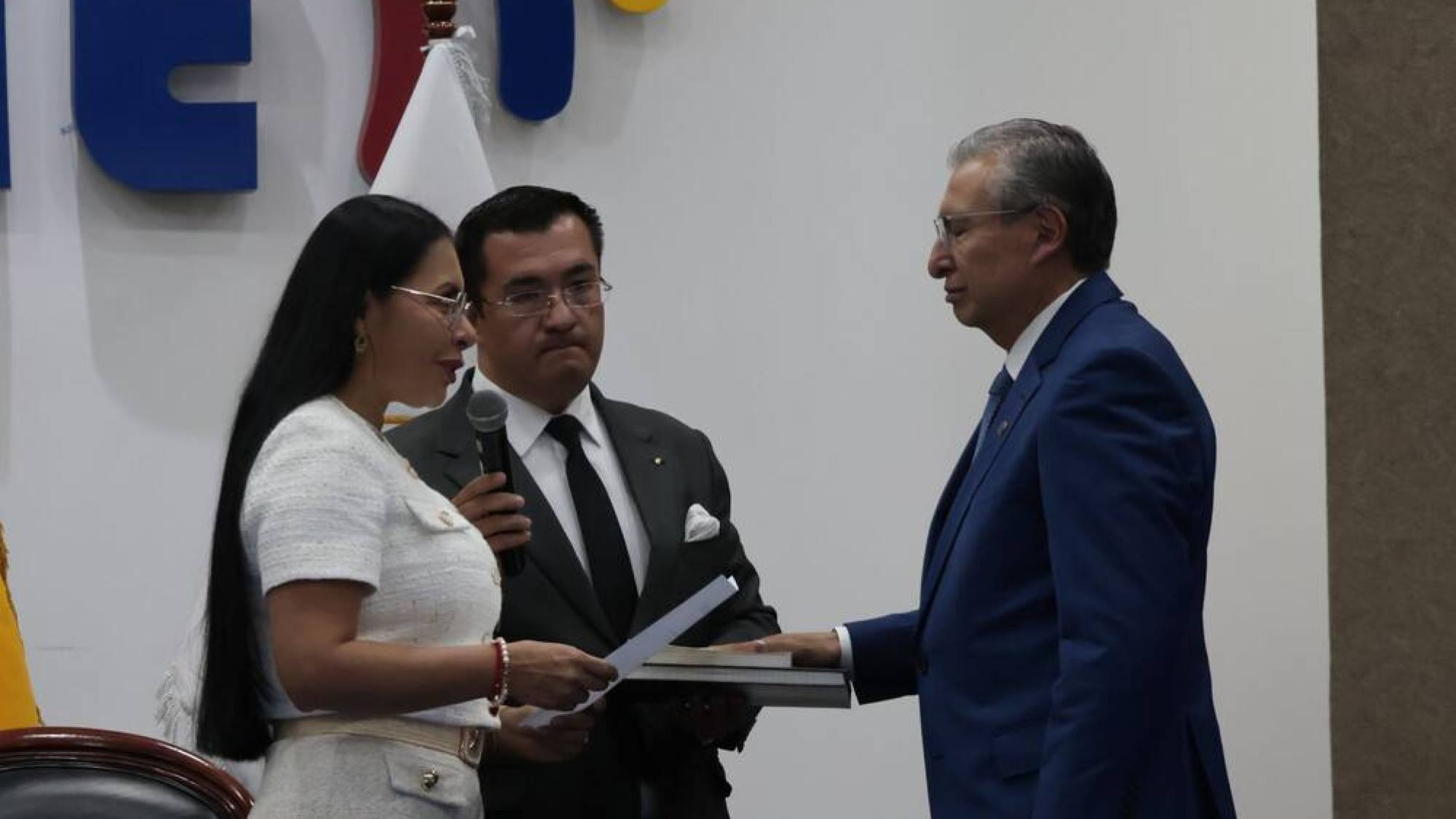 Diana Atamaint deja la Presidencia del CNE y José Cabrera as