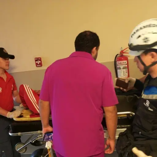 Adulto mayor queda herido tras ser atropellado por motocicleta en El Carmen