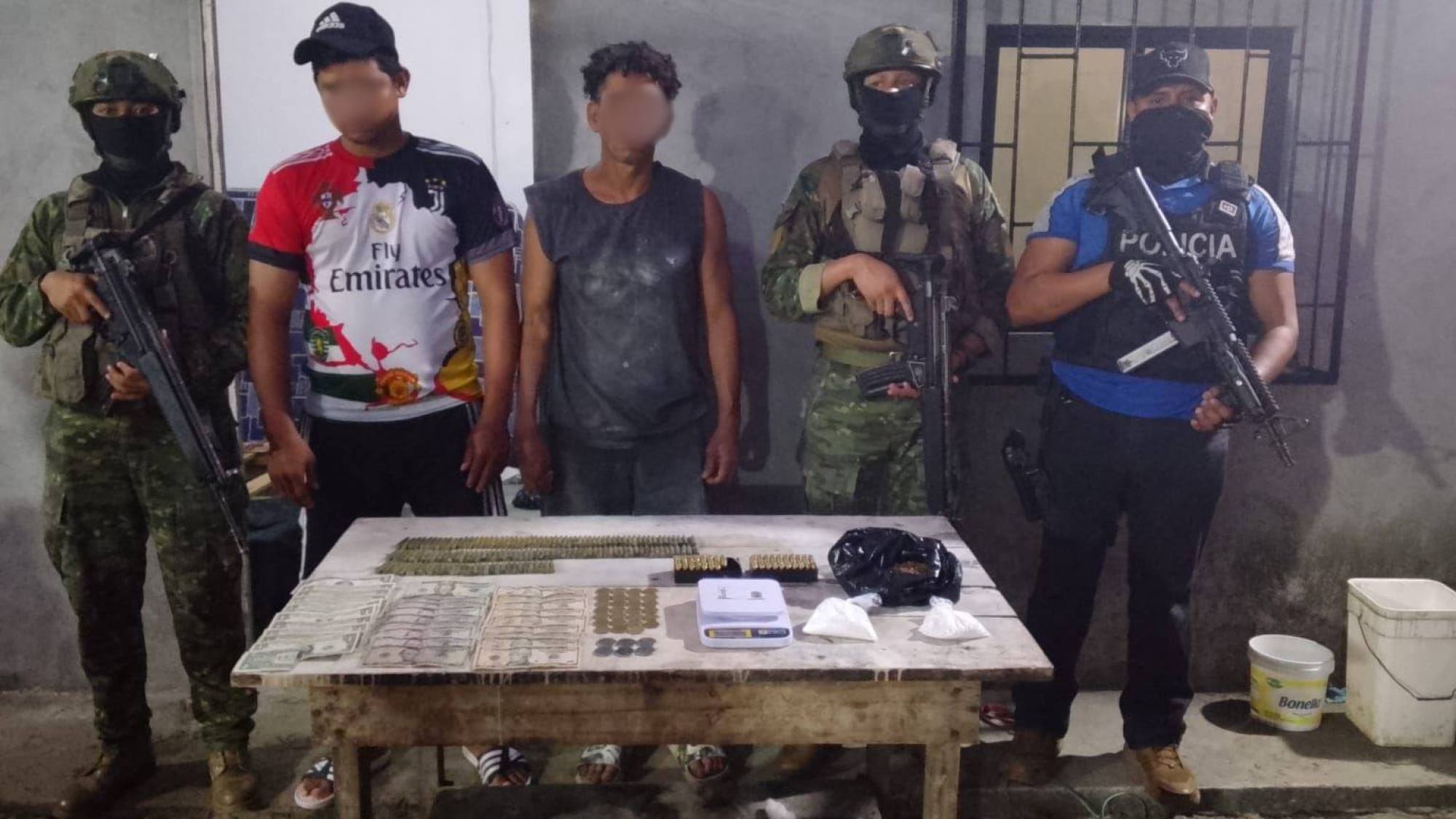 Desmantelan punto de venta de drogas en Cojimíes