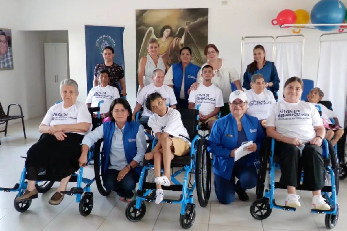 La entrega de las sillas de ruedas se realizó la tarde del miércoles 10 de junio en las instalaciones de la Fundación Amigos de Los Ángeles., El Diario.