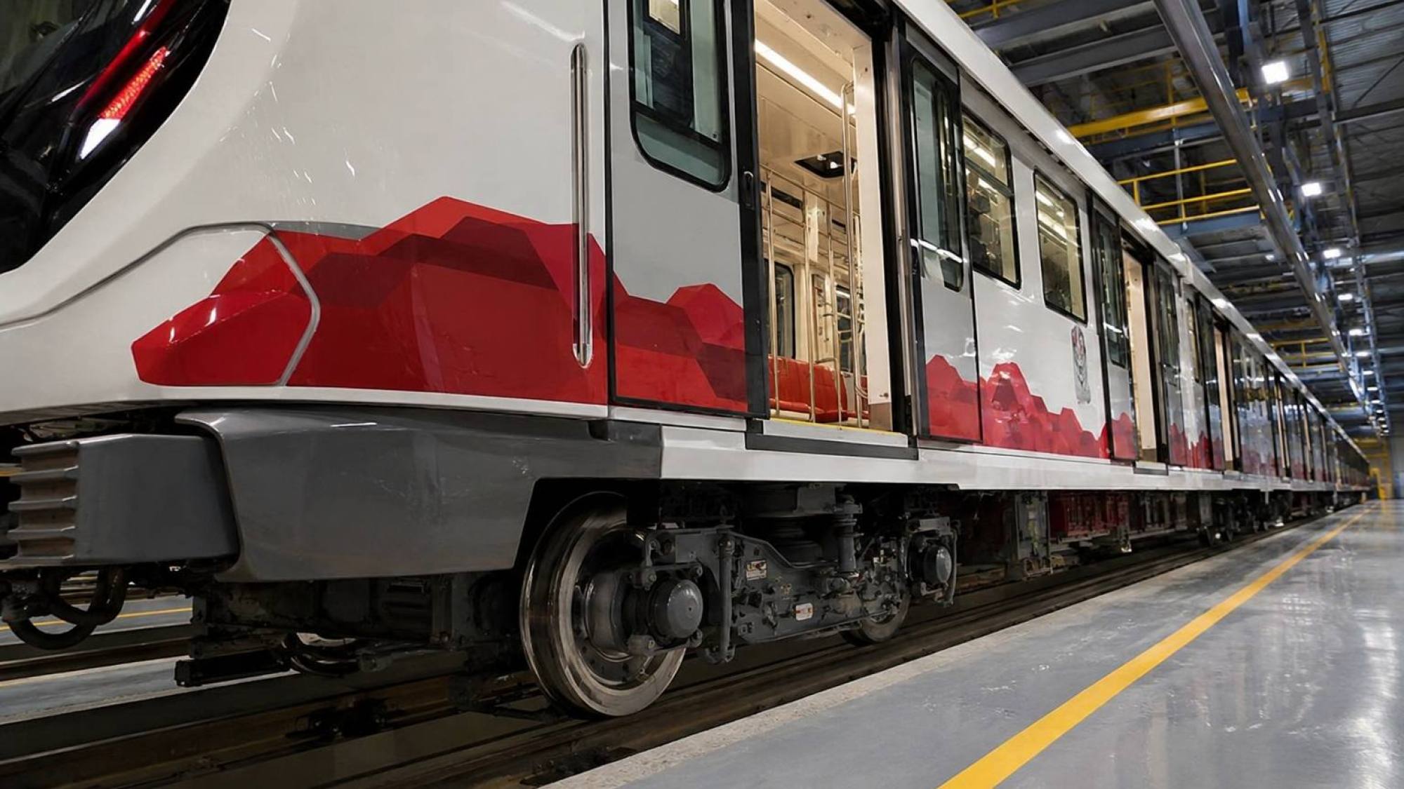 Gerente del Metro de Quito descarta cambiar ruedas de los tr
