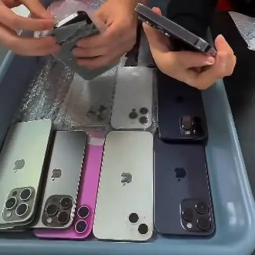 Senae detecta 21 iPhone ocultos en equipaje de pasajero que llegó a Guayaquil