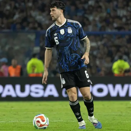 Lionel Scaloni convocó a Marcos Senesi para reemplazar al lesionado Leonardo Balerdi en el Mundial 2026