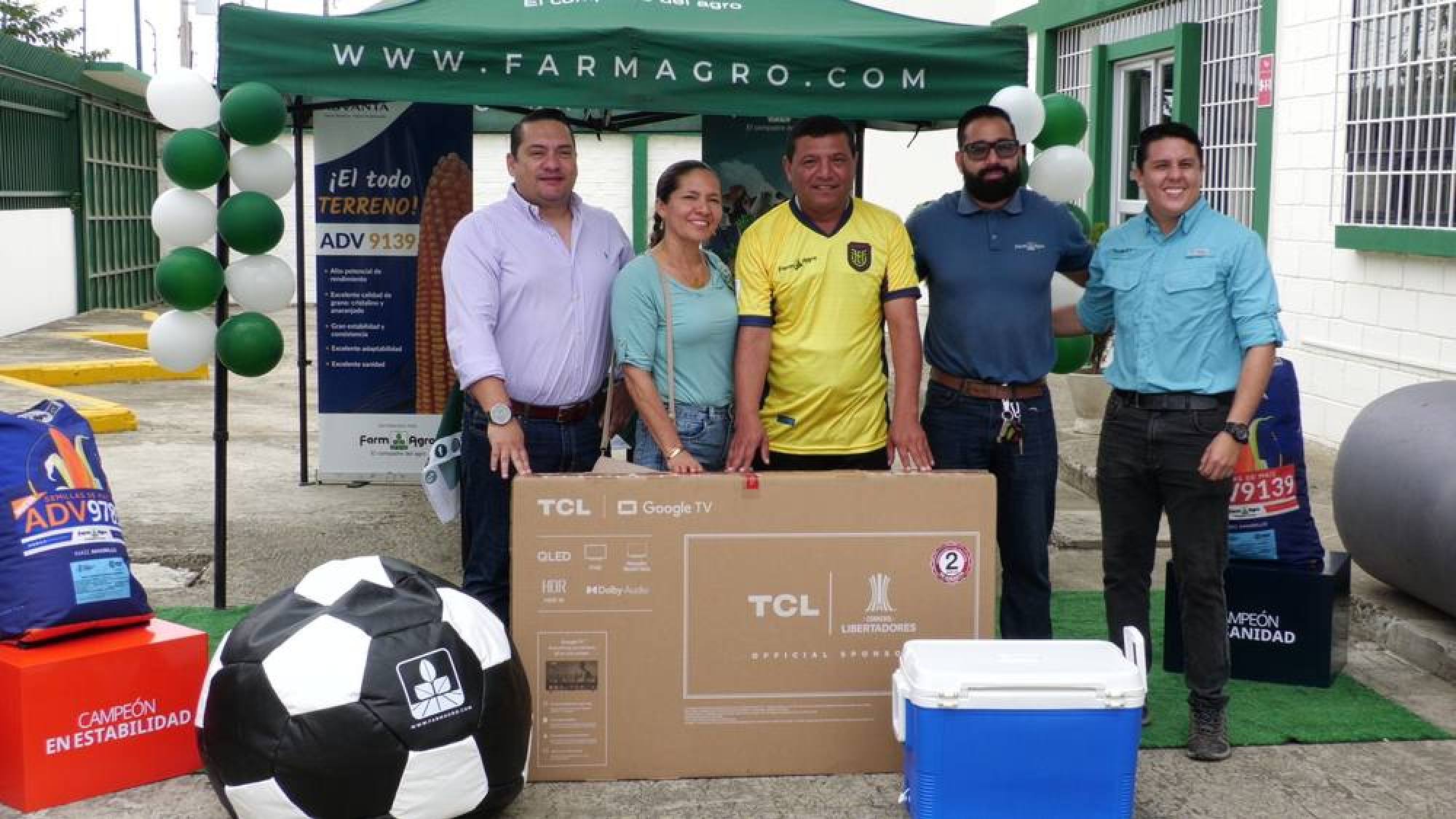Premian el buen rendimiento de cultivos de maíz