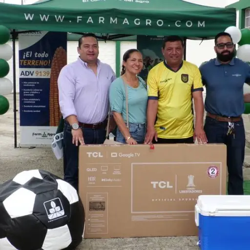 Premian el buen rendimiento de cultivos de maíz 