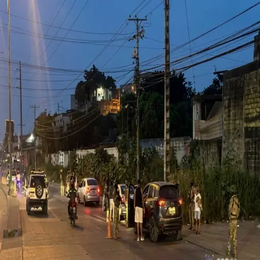 Retienen 44 motocicletas y 11 vehículos en una operación de control militar en Guayaquil