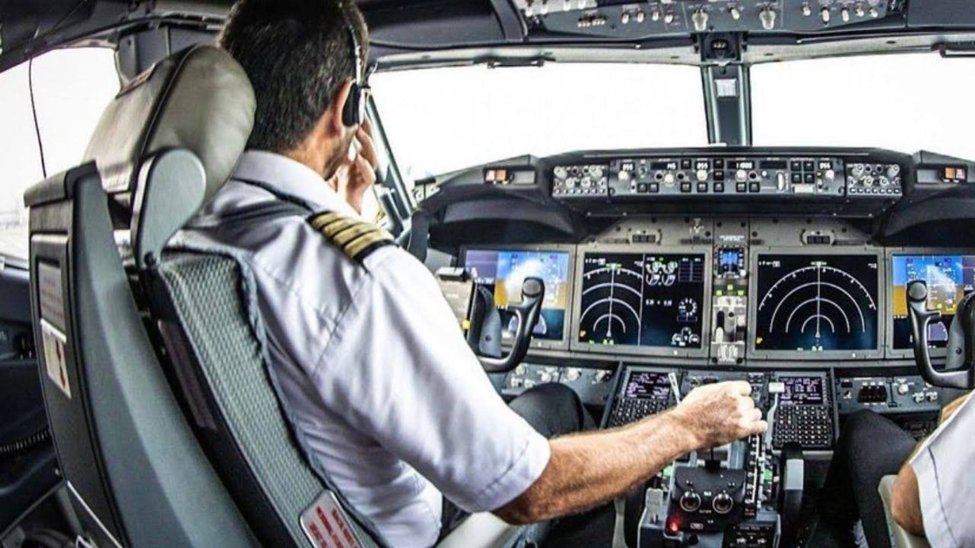 Acusan a piloto de Air Canada de operar vuelos comerciales d