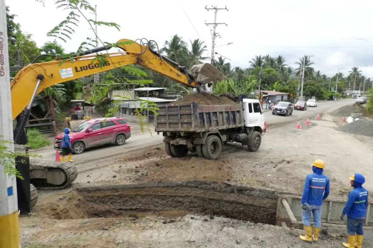 El cierre temporal de la vía permitió avanzar con obras clave del Plan Triple AAA en Portoviejo.
