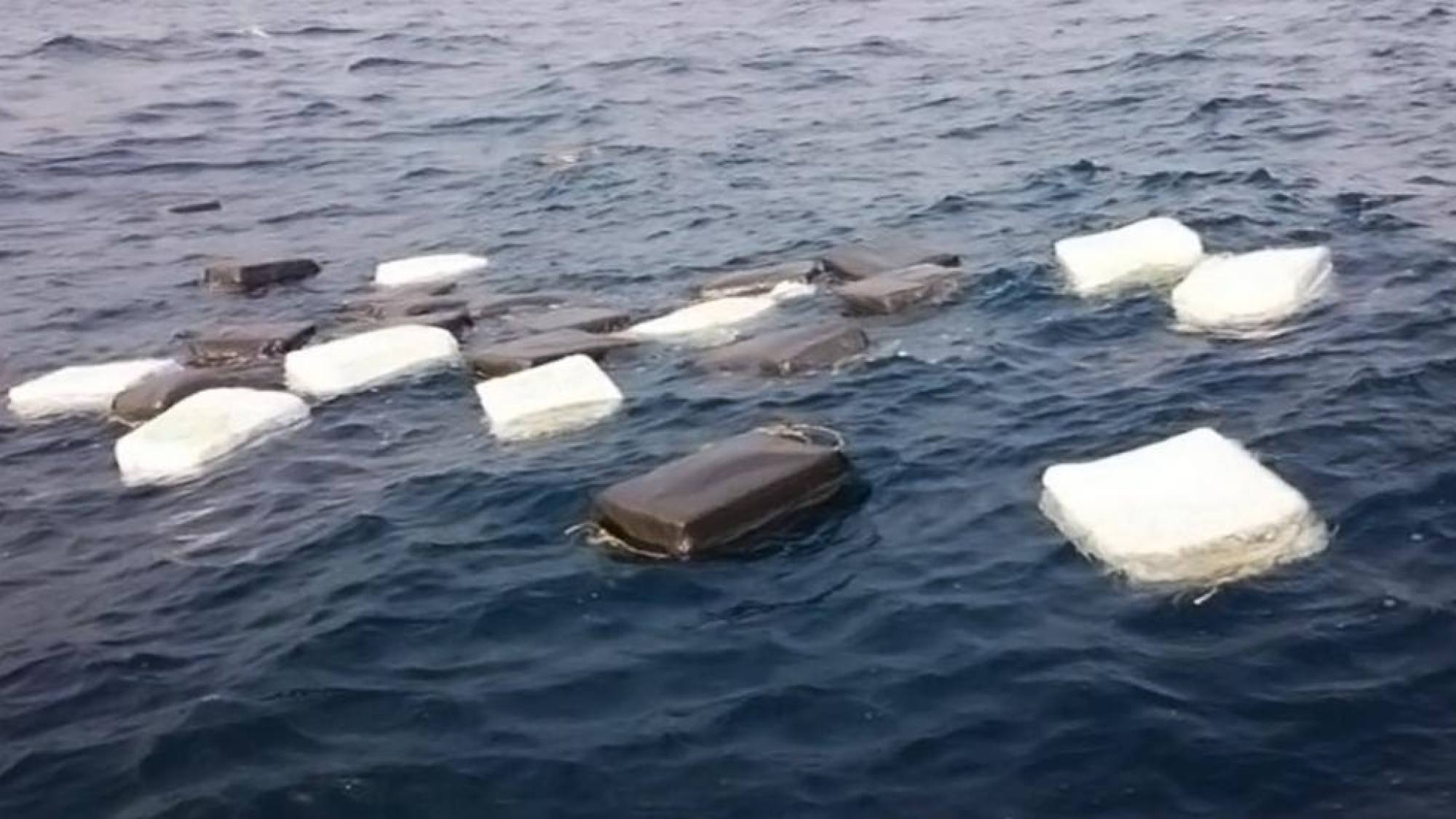 Fuerzas Armadas incautan 32 bultos con presuntas sustancias 