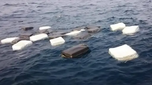 Fuerzas Armadas incautan 32 bultos con presuntas sustancias sujetas a fiscalización en aguas ecuatorianas