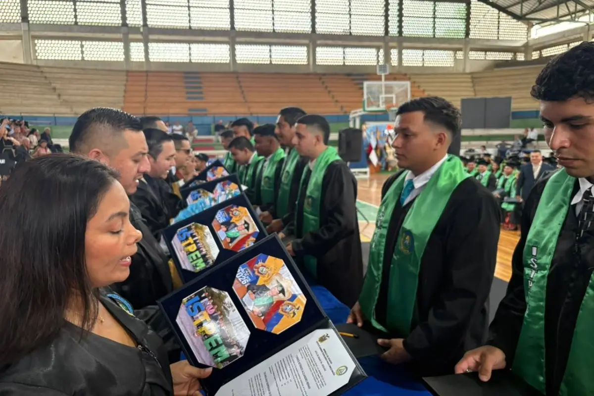 154 nuevos tecnológos en diferentes carreras entregó el Instituto Superior Tecnológico Paulo Emilio Macías. , Cortesía