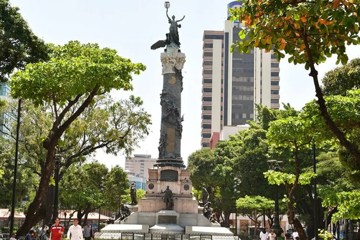Municipio de Guayaquil restringe acceso al Parque Centenario por trabajos en áreas verdes., Redes Sociales