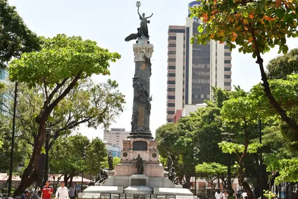 Municipio de Guayaquil restringe acceso al Parque Centenario por trabajos en áreas verdes. ,Redes Sociales