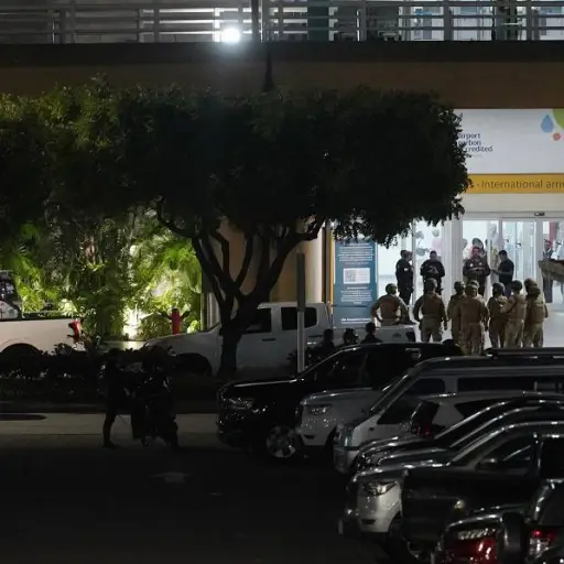 Rafael Correa califica de “inepto” al ministro John Reimberg tras balacera en el aeropuerto de Guayaquil